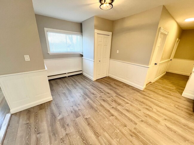 Building Photo - NEWLY RENOVATED 3 BEDROOM PENTHOUSE CONDO ...
