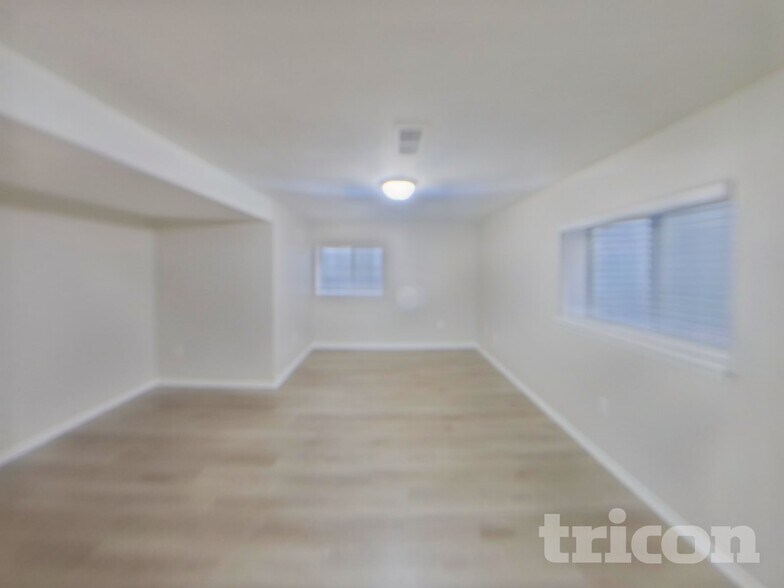 Building Photo - 5950 Fescue Dr