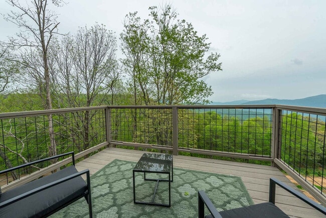 Building Photo - 36 Randall Dr