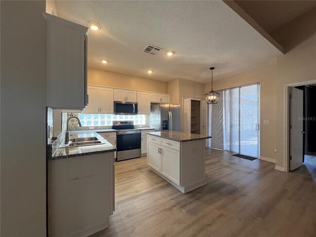 Building Photo - 124 Queens Ct