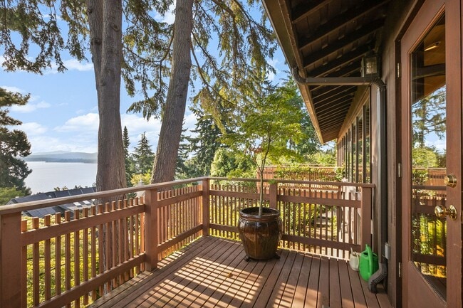 Building Photo - 4Bd/2.75Ba Seattle House