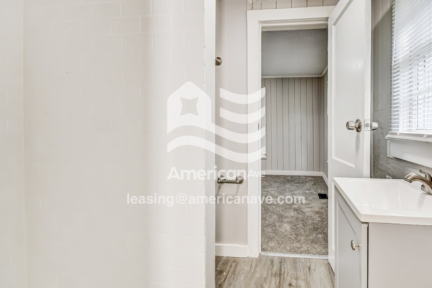 Building Photo - 1821 17th Ave E