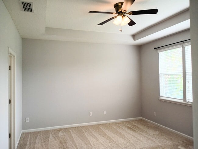 Building Photo - 112 Goldenrod Lake Dr