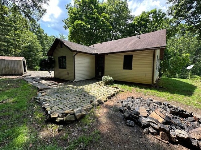 Building Photo - 267 Davis Creek Rd