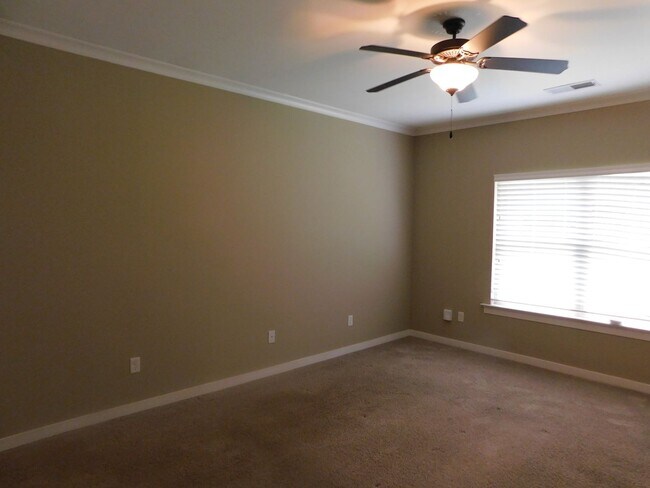 Building Photo - Welcome Home to Luxury Living in Lake Cyrus!