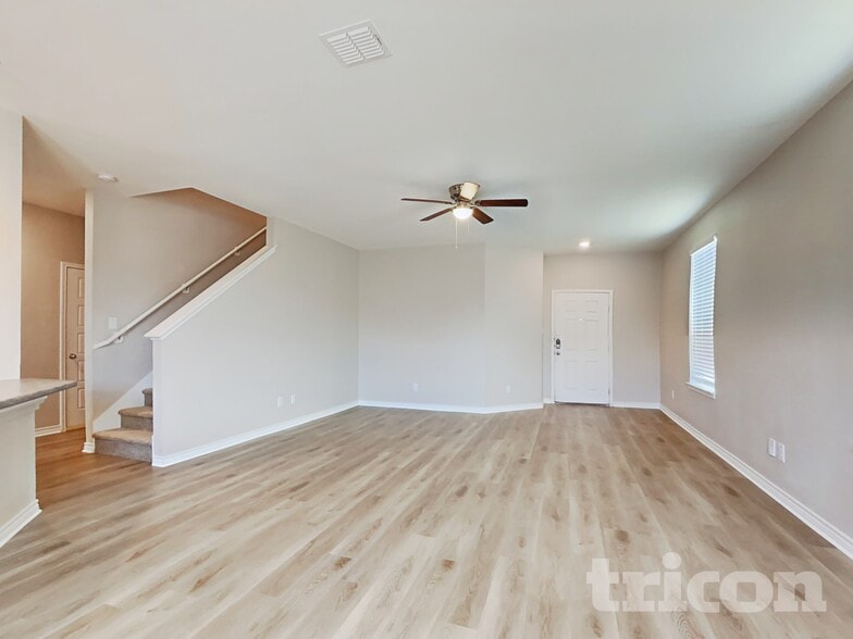 Building Photo - 2631 Green Leaf Way