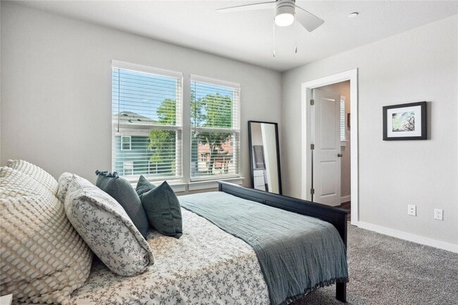 Building Photo - 523 Powell Dr