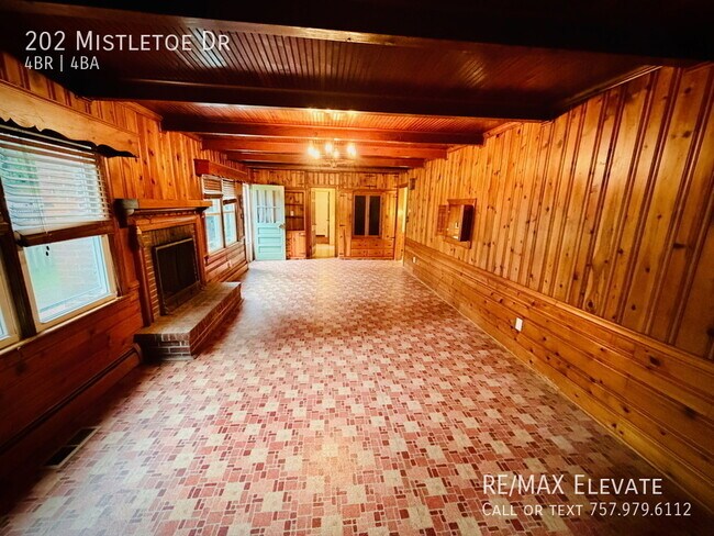 Building Photo - 202 Mistletoe Dr