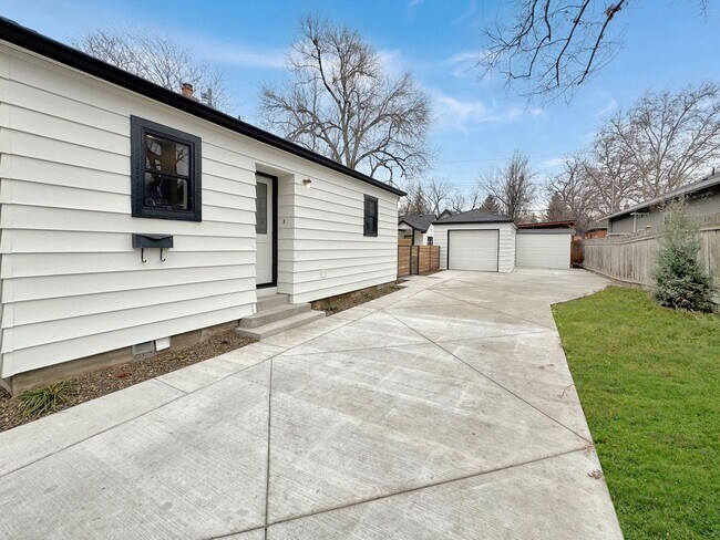 Building Photo - Updated Boise North End Home with Private Balcony, Garage & Easy Access to Trails and Dining