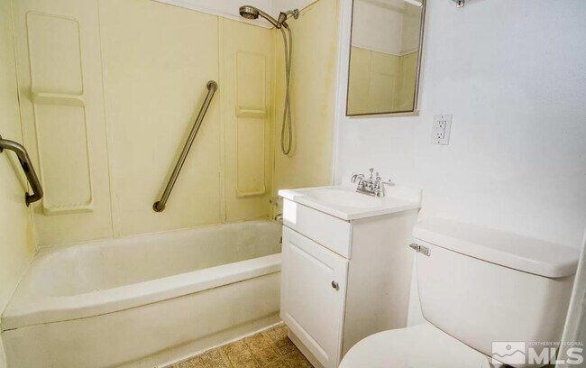 Building Photo - 510 Country Village Dr