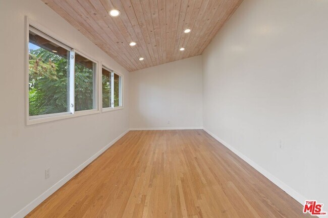 Building Photo - 13463 Rand Dr