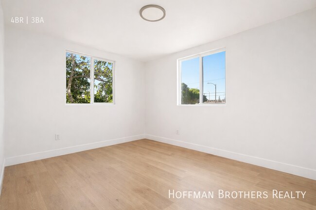 Building Photo - 647 W 97th St