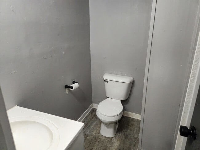 Building Photo - 8 E Railroad St