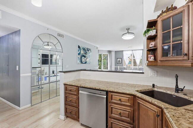 Building Photo - 802 W Windward Way