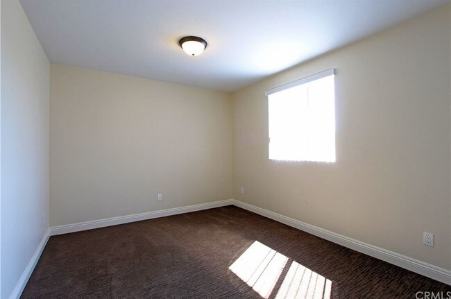 Building Photo - 343 E 37th St