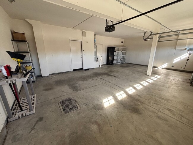 Building Photo - Gorgeous and spacious 5 bedroom FURNISHED home in Canyon Crest for rent!