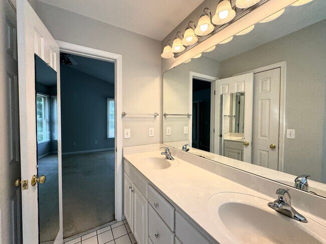 Building Photo - 5208 Autumn Woods Dr