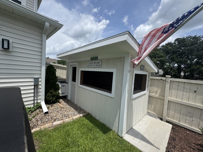 Building Photo - 1011 Sago Palm Ct