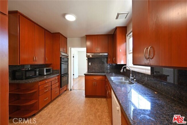 Building Photo - 11061 Ohio Ave Ave