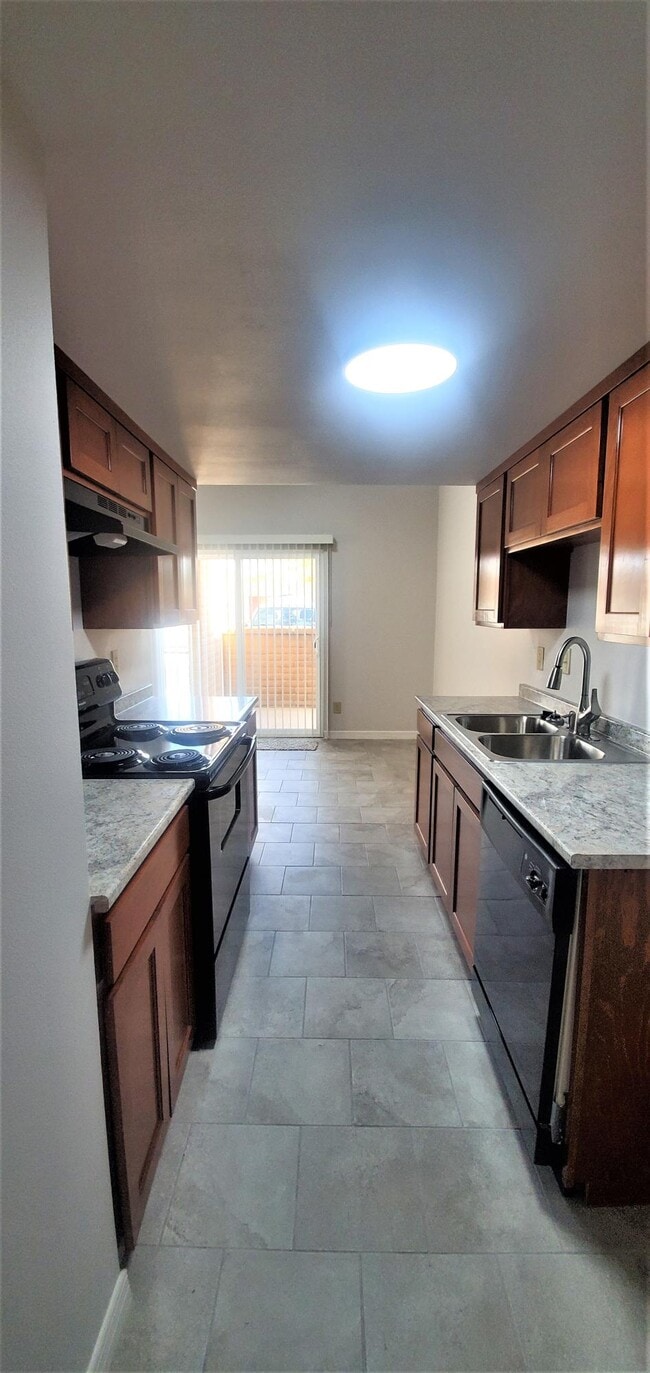 Building Photo - 2909 Beachcomber Dr