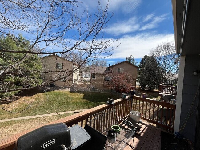 Building Photo - 1044 Winona Cir