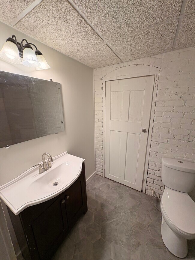 Building Photo - Forest Avenue