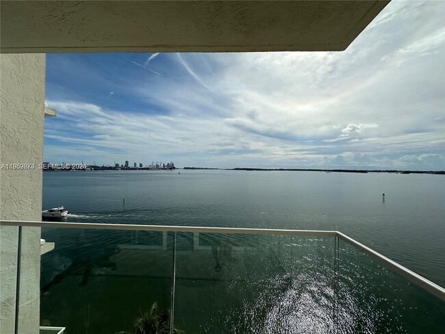 Building Photo - 800 Claughton Island Dr