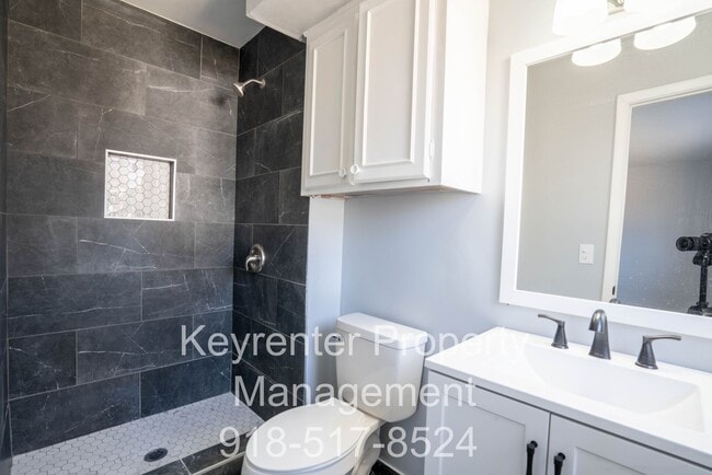 Building Photo - 4 Bedroom Home Available For Immediate Move In!!