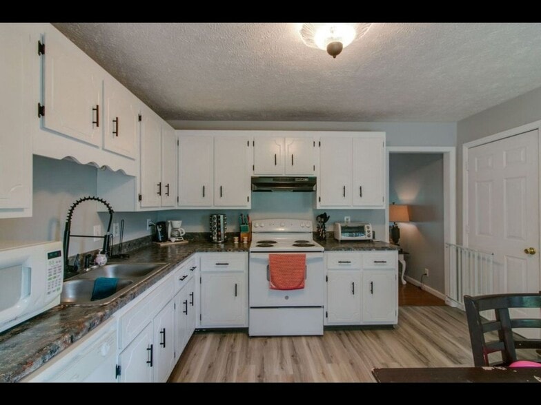 Building Photo - 296 Audrea Ln