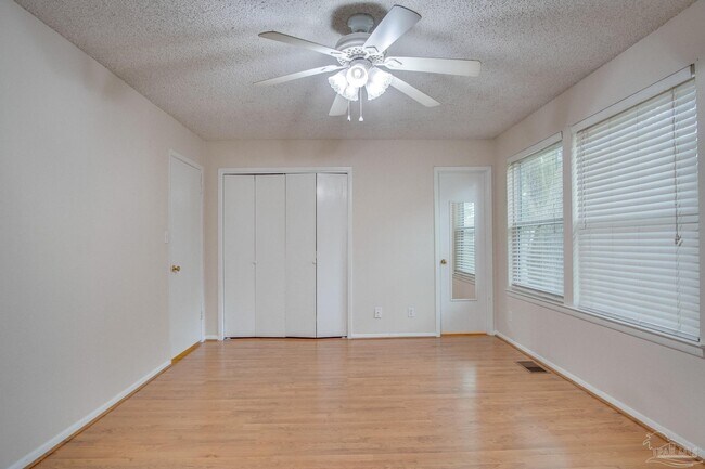 Building Photo - 3309 Kingswood Ct