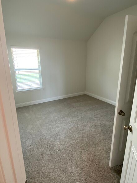 Building Photo - 5513 Mountain Island Dr