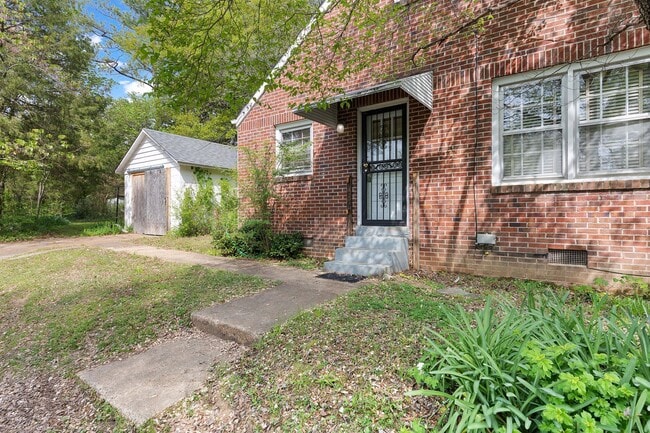 Building Photo - 47 Brentwood Dr