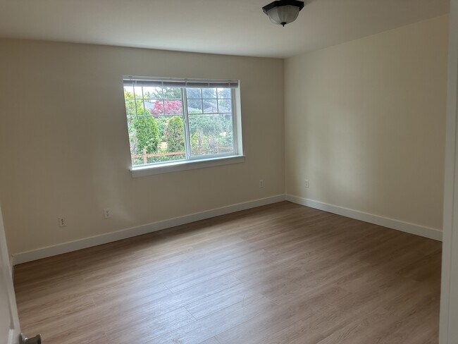 Building Photo - 4509 74th Ave Ct W