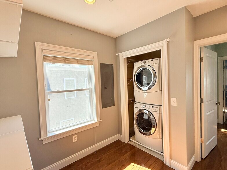 Building Photo - 4 Woodworth St