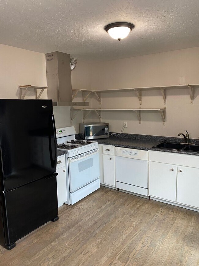Building Photo - Charming North Boulder 3 Bedroom Townhouse