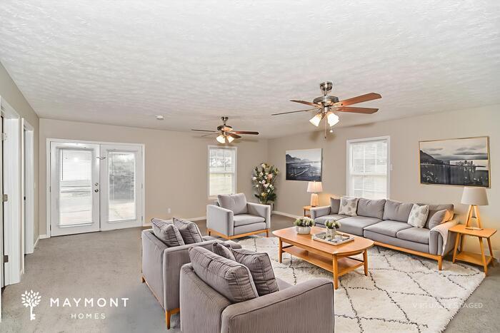 Building Photo - 1136 Lakes Edge Dr