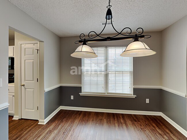 Building Photo - 240 Bonnie Woods Dr