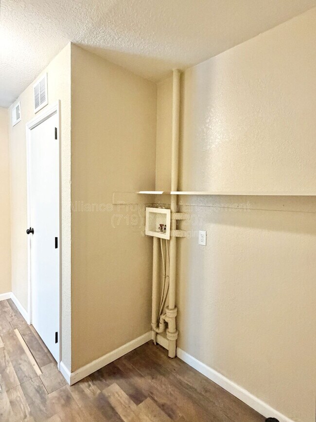 Building Photo - 1902 S Franklin Ave