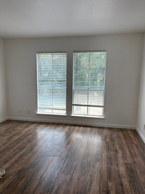 Building Photo - 310 S Argyle Ave