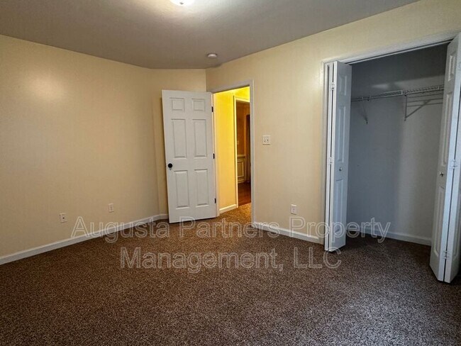 Building Photo - 206 High Meadows Cir