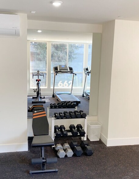 662 Kelton Gym - Free Weights & Benches - 662 Kelton Ave