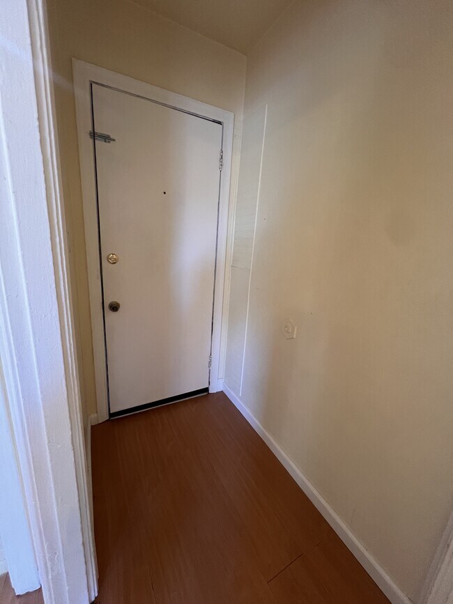 Building Photo - 415 S Auburn St