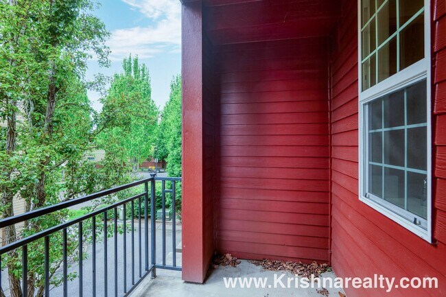 Building Photo - Beautiful 2 BD | 2.5 BA Orenco Gardens Townhome | 2-Car Garage | Minutes to Nike & MAX Station