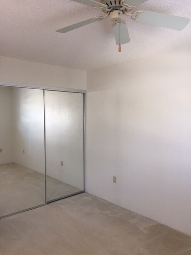 Building Photo - **COUNTRY CLUB VILLAGE 6 1BD/1BA/2PK CONDO FOR RENT!**