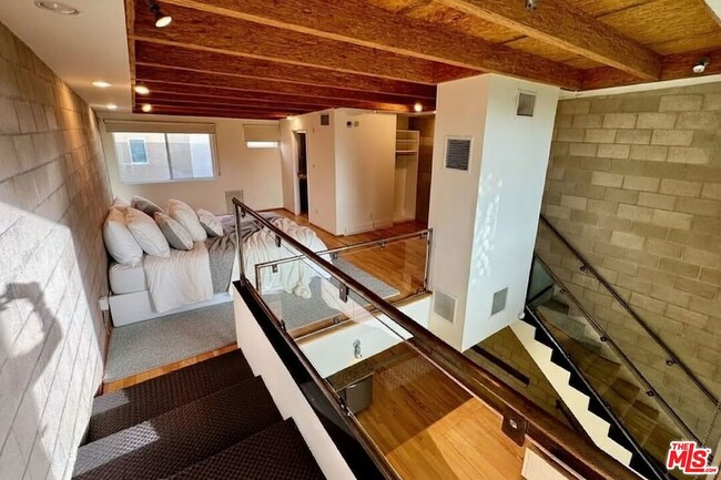 Building Photo - 717 Highland Ave