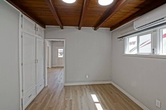 Building Photo - 1534 Mathews Ave