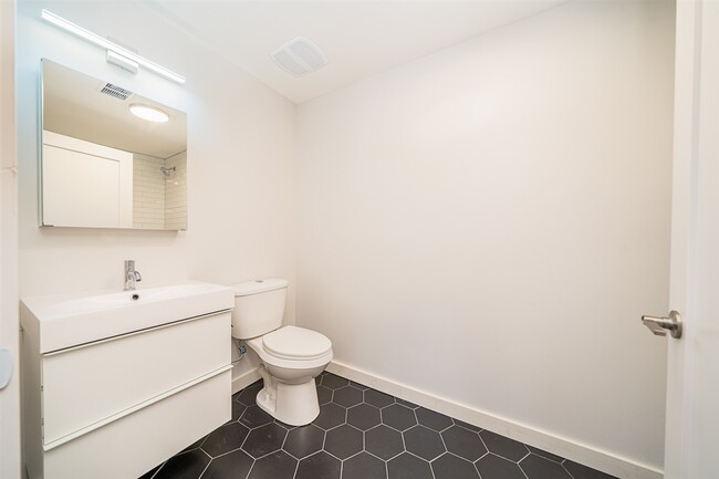 Building Photo - 541 42nd St