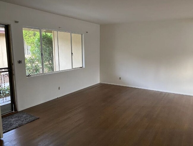 Building Photo - 523Bald