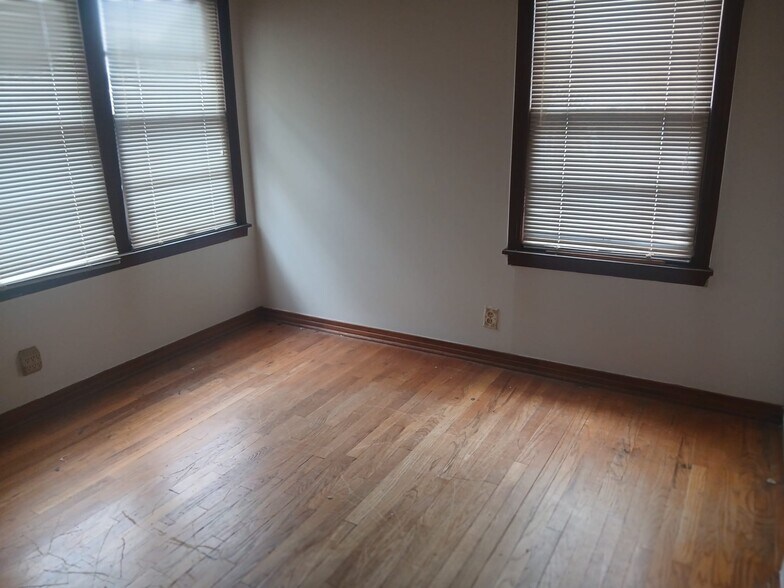 Building Photo - 2413 Poplar St