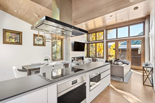 Building Photo - 522 Spruce St